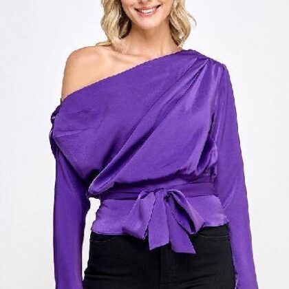 BLUSA MORADA HOMBRO DIAGONAL