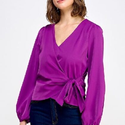 BLUSA MORADA, NUDO COSTADO