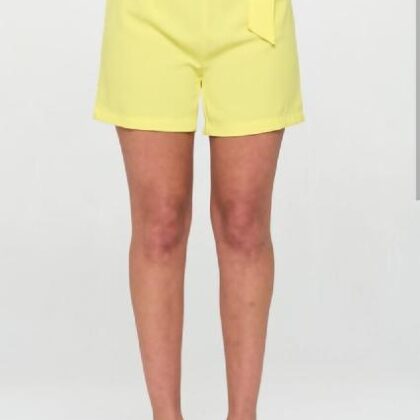 SHORT AMARILLO DE VESTIR CON HEVILLA