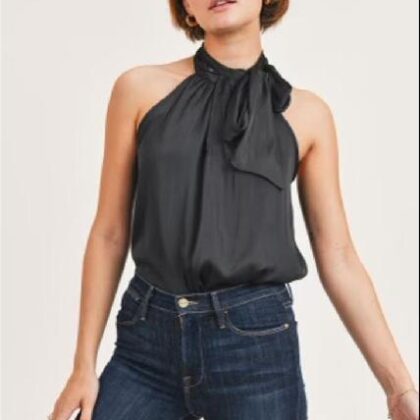 BLUSA NEGRA SIN MNG AMARRE AL CUELLO