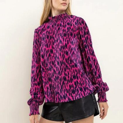 BLUSA FUCSIA PLIZADOS NEGROS