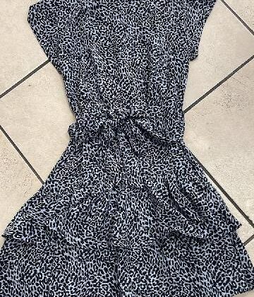 VESTIDO GRIS ANIMAL PRINT FALDA OLANES